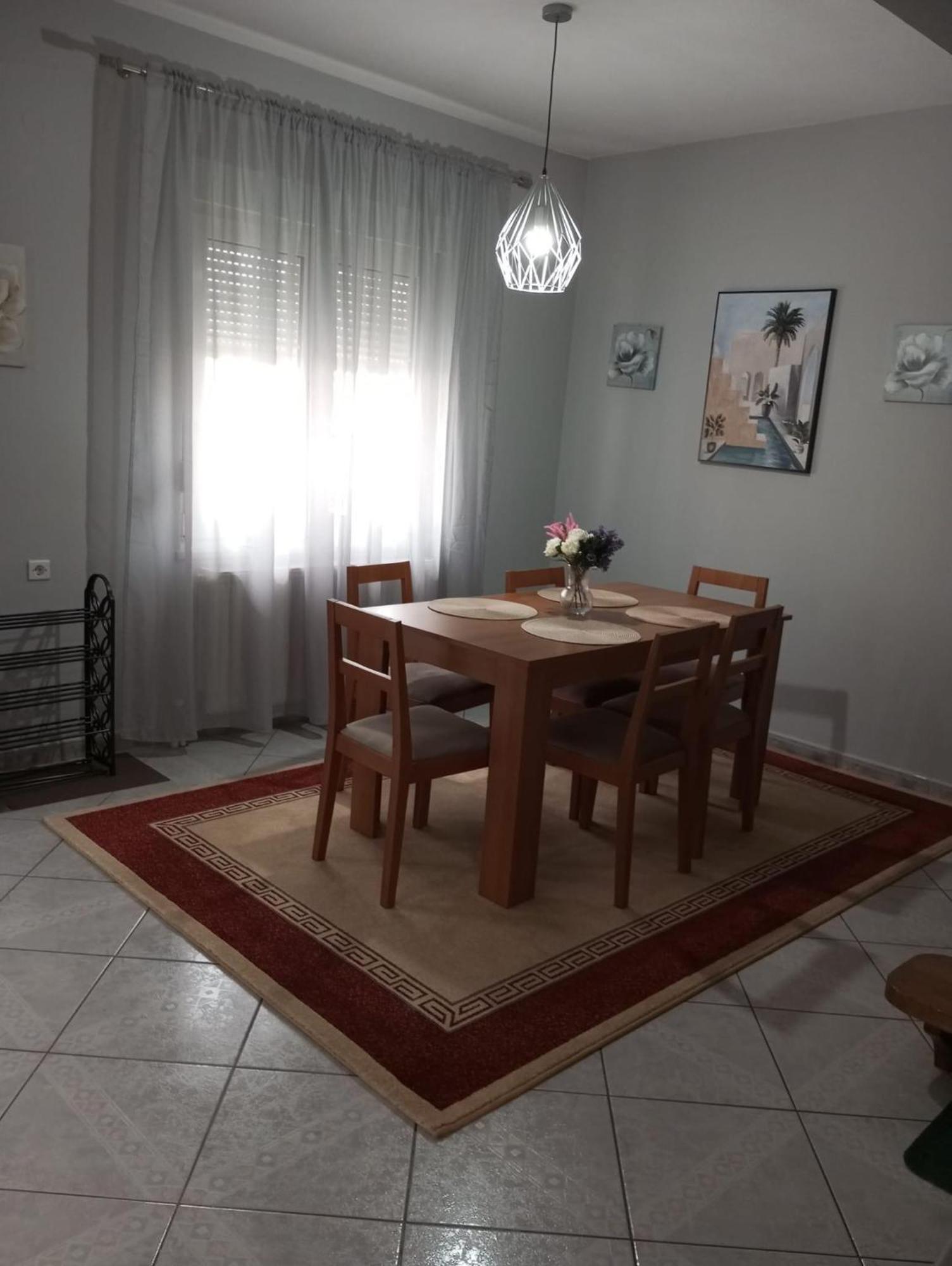 S.T Family Apartement Kalampáka Buitenkant foto